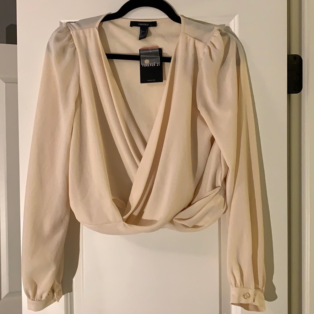 🆕 NWT Forever 21 Cropped Blouse in Cream Size Small